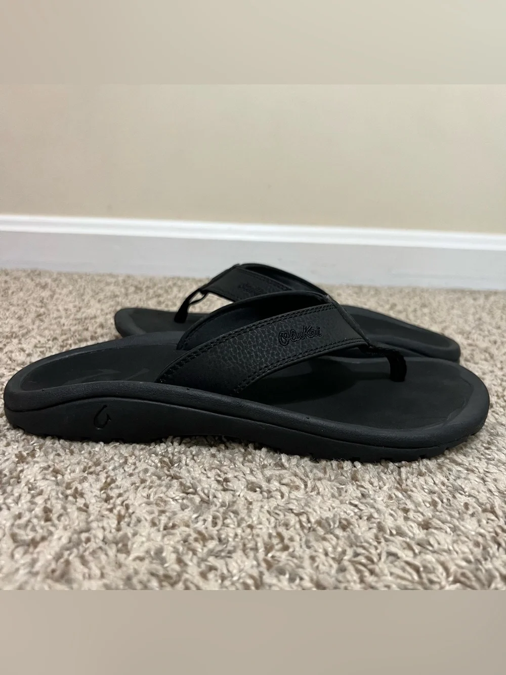 OluKai Ohana Men’s Beach Sandals Black Size 7